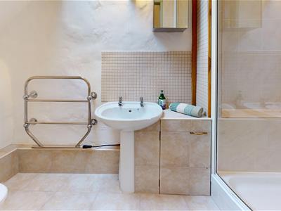 EN SUITE SHOWER ROOM